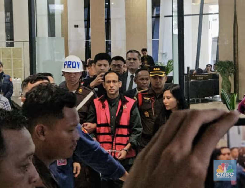 Kepala Pusat Penerangan Hukum (Kapuspenkum) Kejaksaan Agung, Anang Supriatna dalam Konferensi Pers Penanganan Perkara Digitalisasi Pendidikan Kemendikbudristek Tahun 2019s/d 2022 oleh Tim Penyidik pada JAM Pidsus Kejaksaan RI di Loby Gedung Bundar JAM Pidsus Kejaksaan Agung RI, Jakarta, Kamis, (4/9/2025). Kepala Pusat Penerangan Hukum (Kapuspenkum) Kejaksaan Agung, Anang Supriatna dalam Konferensi Pers Penanganan Perkara Digitalisasi Pendidikan Kemendikbudristek Tahun 2019s/d 2022 oleh Tim Penyidik pada JAM Pidsus Kejaksaan RI di Loby Gedung Bundar JAM Pidsus Kejaksaan Agung RI, Jakarta, Kamis, (4/9/2025). (CNBC Indonesia/Muhammad Sabki)