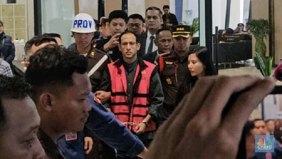 Kepala Pusat Penerangan Hukum (Kapuspenkum) Kejaksaan Agung, Anang Supriatna dalam Konferensi Pers Penanganan Perkara Digitalisasi Pendidikan Kemendikbudristek Tahun 2019s/d 2022 oleh Tim Penyidik pada JAM Pidsus Kejaksaan RI di Loby Gedung Bundar JAM Pidsus Kejaksaan Agung RI, Jakarta, Kamis, (4/9/2025). Kepala Pusat Penerangan Hukum (Kapuspenkum) Kejaksaan Agung, Anang Supriatna dalam Konferensi Pers Penanganan Perkara Digitalisasi Pendidikan Kemendikbudristek Tahun 2019s/d 2022 oleh Tim Penyidik pada JAM Pidsus Kejaksaan RI di Loby Gedung Bundar JAM Pidsus Kejaksaan Agung RI, Jakarta, Kamis, (4/9/2025). (CNBC Indonesia/Muhammad Sabki)
