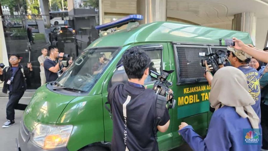 Kepala Pusat Penerangan Hukum (Kapuspenkum) Kejaksaan Agung, Anang Supriatna dalam Konferensi Pers Penanganan Perkara Digitalisasi Pendidikan Kemendikbudristek Tahun 2019s/d 2022 oleh Tim Penyidik pada JAM Pidsus Kejaksaan RI di Loby Gedung Bundar JAM Pidsus Kejaksaan Agung RI, Jakarta, Kamis, (4/9/2025). Kepala Pusat Penerangan Hukum (Kapuspenkum) Kejaksaan Agung, Anang Supriatna dalam Konferensi Pers Penanganan Perkara Digitalisasi Pendidikan Kemendikbudristek Tahun 2019s/d 2022 oleh Tim Penyidik pada JAM Pidsus Kejaksaan RI di Loby Gedung Bundar JAM Pidsus Kejaksaan Agung RI, Jakarta, Kamis, (4/9/2025). (CNBC Indonesia/Muhammad Sabki)
