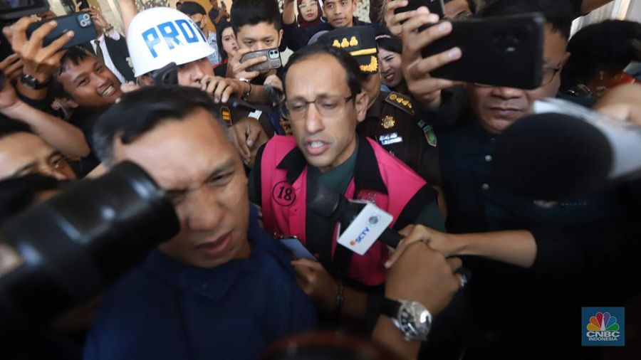 Kejaksaan Agung (Kejagung) menetapkan Nadiem Makarim sebagai tersangka dalam kasus dugaan korupsi pengadaan laptop Chromebook. Mantan Menteri Pendidikan, Kebudayaan, Riset dan Teknologi tersebut langsung ditahan di Rutan Salemba, Kamis (4/9/2025). (CNBC Indonesia/Muhammad Sabki)