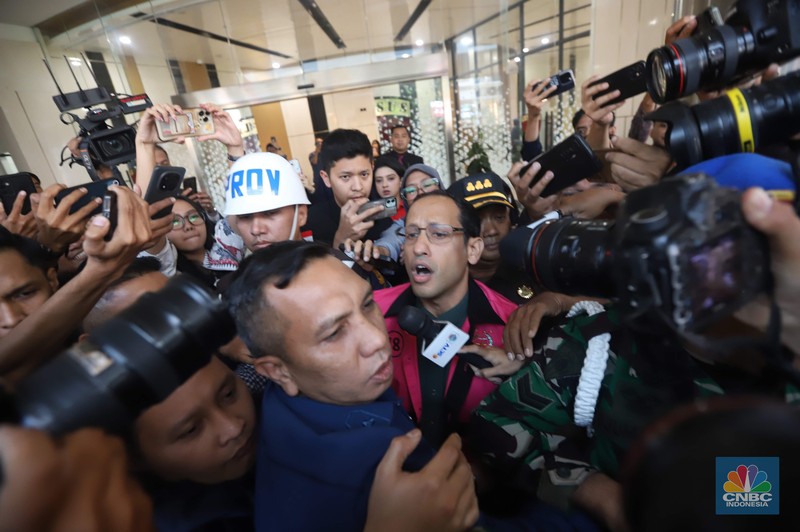 Kepala Pusat Penerangan Hukum (Kapuspenkum) Kejaksaan Agung, Anang Supriatna dalam Konferensi Pers Penanganan Perkara Digitalisasi Pendidikan Kemendikbudristek Tahun 2019s/d 2022 oleh Tim Penyidik pada JAM Pidsus Kejaksaan RI di Loby Gedung Bundar JAM Pidsus Kejaksaan Agung RI, Jakarta, Kamis, (4/9/2025). Kepala Pusat Penerangan Hukum (Kapuspenkum) Kejaksaan Agung, Anang Supriatna dalam Konferensi Pers Penanganan Perkara Digitalisasi Pendidikan Kemendikbudristek Tahun 2019s/d 2022 oleh Tim Penyidik pada JAM Pidsus Kejaksaan RI di Loby Gedung Bundar JAM Pidsus Kejaksaan Agung RI, Jakarta, Kamis, (4/9/2025). (CNBC Indonesia/Muhammad Sabki)