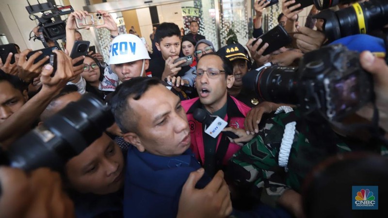 Kepala Pusat Penerangan Hukum (Kapuspenkum) Kejaksaan Agung, Anang Supriatna dalam Konferensi Pers Penanganan Perkara Digitalisasi Pendidikan Kemendikbudristek Tahun 2019s/d 2022 oleh Tim Penyidik pada JAM Pidsus Kejaksaan RI di Loby Gedung Bundar JAM Pidsus Kejaksaan Agung RI, Jakarta, Kamis, (4/9/2025). (CNBC Indonesia/Muhammad Sabki)