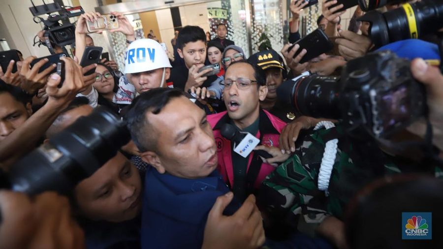 Kejaksaan Agung (Kejagung) menetapkan Nadiem Makarim sebagai tersangka dalam kasus dugaan korupsi pengadaan laptop Chromebook. Mantan Menteri Pendidikan, Kebudayaan, Riset dan Teknologi tersebut langsung ditahan di Rutan Salemba, Kamis (4/9/2025). (CNBC Indonesia/Muhammad Sabki)