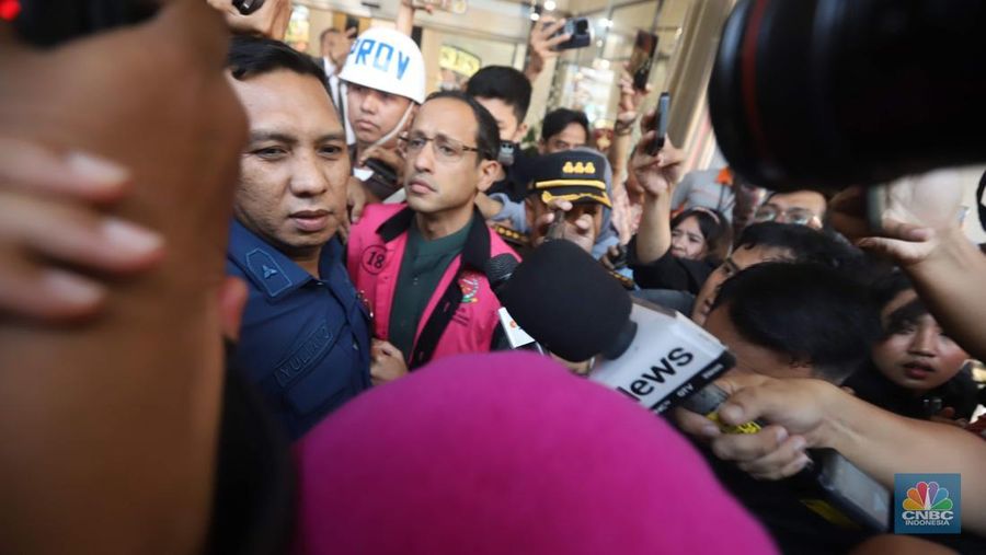 Kejaksaan Agung (Kejagung) menetapkan Nadiem Makarim sebagai tersangka dalam kasus dugaan korupsi pengadaan laptop Chromebook. Mantan Menteri Pendidikan, Kebudayaan, Riset dan Teknologi tersebut langsung ditahan di Rutan Salemba, Kamis (4/9/2025). (CNBC Indonesia/Muhammad Sabki)