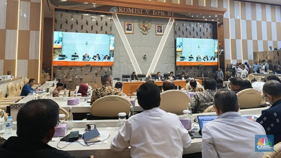 Kementerian Perhubungan melaporkan pagu kebutuhan untuk tahun 2026 di Gedung DPR RI, Kamis (4/9/2025). (CNBC Indonesia/Ferry Sandi)