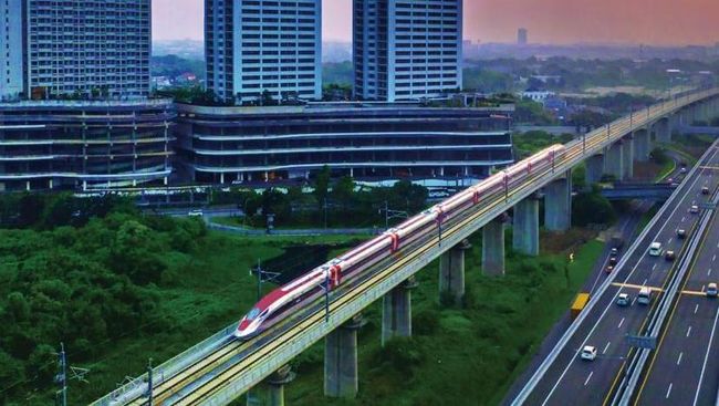 Warga Malaysia Suka Naik Kereta Cepat Whoosh, Borong Tiket Rombongan