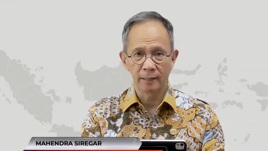Ketua Dewan Komisioner Otoritas Jasa Keuangan (OJK), Mahendra Siregar saat menyampaikan Konferensi Pers Asesmen Sektor Jasa Keuangan dan Kebijakan OJK Hasil RDKB Agustus 2025. (Tangkapan Layar Youtube/Otoritas Jasa Keuangan)