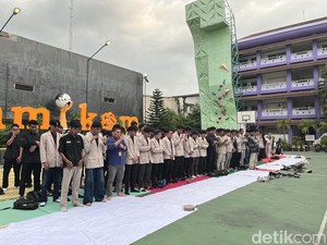 Mahasiswa Amikom Jogja Gelar Aksi 1.000 Lilin untuk Rheza Sendy Pratama