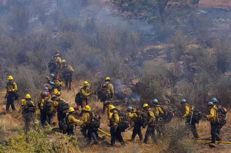 Api melalap sebuah rumah di Chinese Camp saat kebakaran hutan berkobar di Tuolumne County, California, AS, 2 September 2025. Api melalap sebuah rumah di Chinese Camp saat kebakaran hutan berkobar di Tuolumne County, California, AS, 2 September 2025. (REUTERS/Tracy Barbutes)
