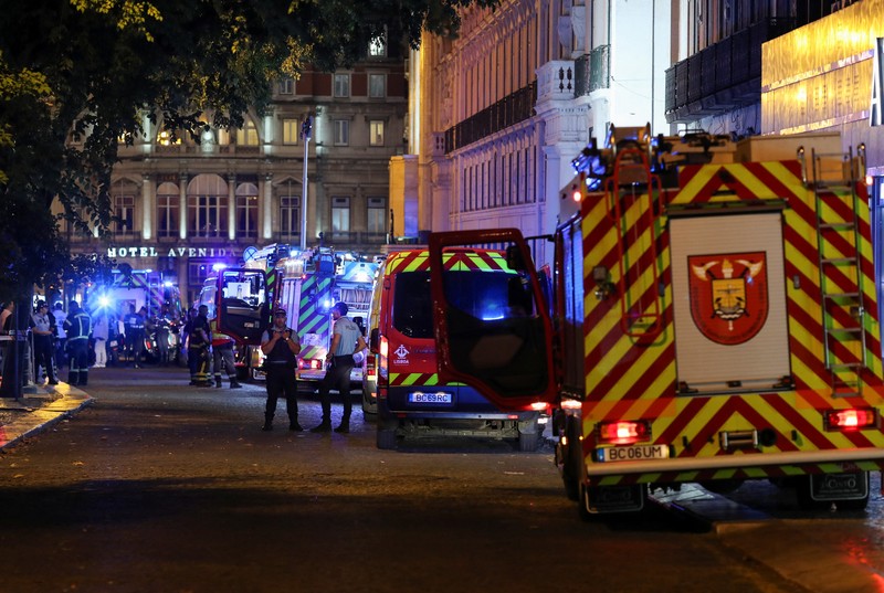 Puing-puing gerbong kereta gantung Gloria Lisbon yang tergelincir dan jatuh, mengakibatkan kematian dan cedera, di Lisbon, Portugal, 3 September 2025. Puing-puing gerbong kereta gantung Gloria Lisbon yang tergelincir dan jatuh, mengakibatkan kematian dan cedera, di Lisbon, Portugal, 3 September 2025. (REUTERS/Pedro Rocha)