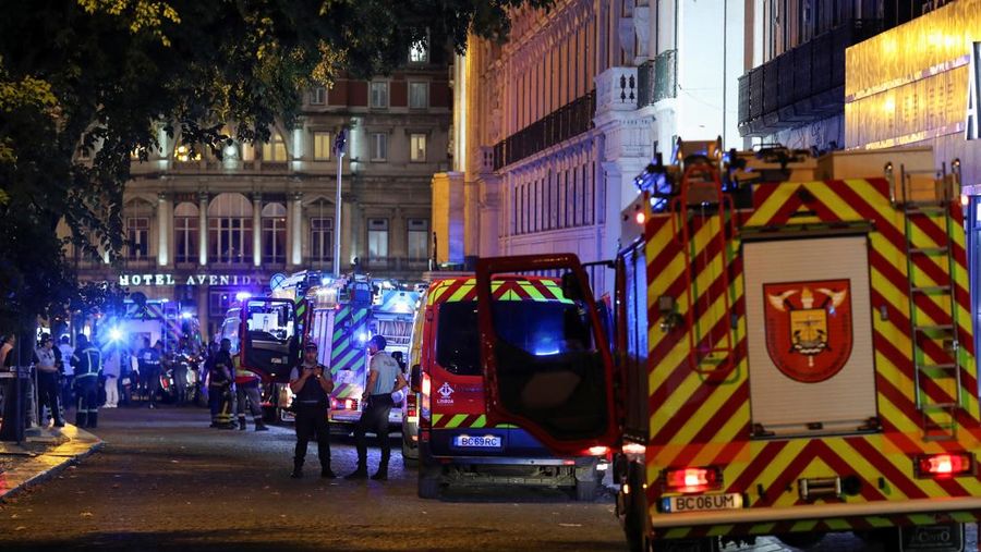 Puing-puing gerbong kereta gantung Gloria Lisbon yang tergelincir dan jatuh, mengakibatkan kematian dan cedera, di Lisbon, Portugal, 3 September 2025. Puing-puing gerbong kereta gantung Gloria Lisbon yang tergelincir dan jatuh, mengakibatkan kematian dan cedera, di Lisbon, Portugal, 3 September 2025. (REUTERS/Pedro Rocha)