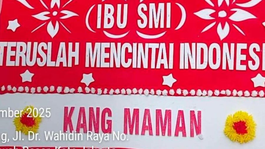 Sejumlah karangan bunga berdatangan untuk mendukung Menteri Keuangan Sri Mulyani di halaman Gedung Kementerian Keuangan, Jakarta, Rabu (3/9/2025). (Tangkapan layar Instagram @smindrawati)
