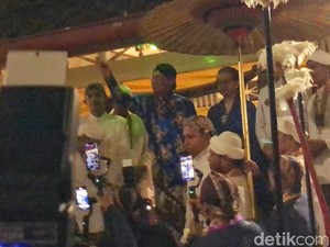 Warga Rebutan Udhik-udhik Sultan HB X Saat Hajad Dalem Sekaten