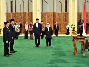 Sekjen DPR Lantik 2 Pejabat Tinggi Madya, Guru Besar Unej Jadi Kepala BKD