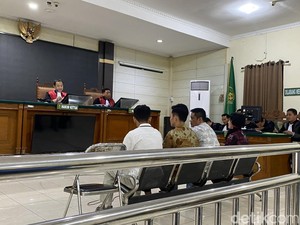 Saksi Disperkim Sebut Terdakwa Aksi May Day Sudah Ganti Pot-Tanaman yang Rusak