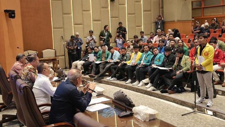Wakil Ketua DPR Sufmi Dasco Ahmad mengatakan bahwa DPR RI akan membahas mengenai RUU Perampasan Aset usai menyelesaikan revisi UU KUHAP. Dasco menyampaikan hal tersebut usai forum penyampaian aspirasi mahasiswa di gedung DPR, Senayan, Jakarta pada Rabu (3/9/2025). (Instagram/sufmi_dasco)