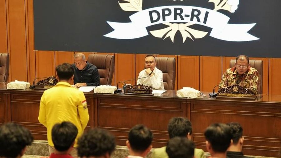 Wakil Ketua DPR Sufmi Dasco Ahmad mengatakan bahwa DPR RI akan membahas mengenai RUU Perampasan Aset usai menyelesaikan revisi UU KUHAP. Dasco menyampaikan hal tersebut usai forum penyampaian aspirasi mahasiswa di gedung DPR, Senayan, Jakarta pada Rabu (3/9/2025). (Instagram/sufmi_dasco)