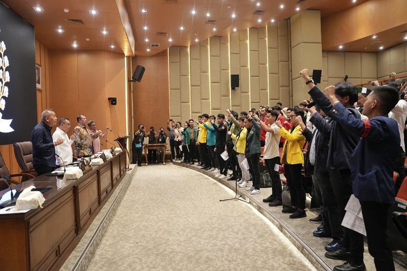 Wakil Ketua DPR Sufmi Dasco Ahmad mengatakan bahwa DPR RI akan membahas mengenai RUU Perampasan Aset usai menyelesaikan revisi UU KUHAP. Dasco menyampaikan hal tersebut usai forum penyampaian aspirasi mahasiswa di gedung DPR, Senayan, Jakarta pada Rabu (3/9/2025). (Instagram/sufmi_dasco)