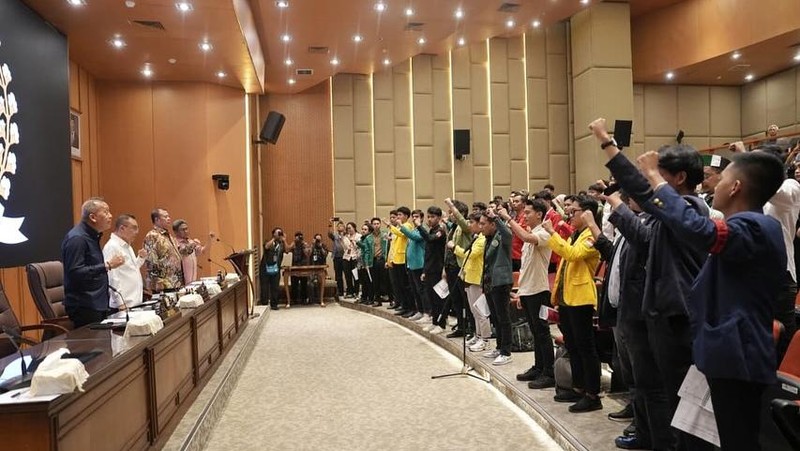 Wakil Ketua DPR Sufmi Dasco Ahmad mengatakan bahwa DPR RI akan membahas mengenai RUU Perampasan Aset usai menyelesaikan revisi UU KUHAP. Dasco menyampaikan hal tersebut usai forum penyampaian aspirasi mahasiswa di gedung DPR, Senayan, Jakarta pada Rabu (3/9/2025). (Instagram/sufmi_dasco)