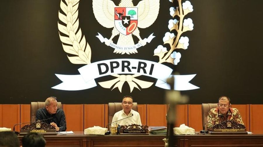 Wakil Ketua DPR Sufmi Dasco Ahmad mengatakan bahwa DPR RI akan membahas mengenai RUU Perampasan Aset usai menyelesaikan revisi UU KUHAP. Dasco menyampaikan hal tersebut usai forum penyampaian aspirasi mahasiswa di gedung DPR, Senayan, Jakarta pada Rabu (3/9/2025). Wakil Ketua DPR Sufmi Dasco Ahmad mengatakan bahwa DPR RI akan membahas mengenai RUU Perampasan Aset usai menyelesaikan revisi UU KUHAP. Dasco menyampaikan hal tersebut usai forum penyampaian aspirasi mahasiswa di gedung DPR, Senayan, Jakarta pada Rabu (3/9/2025). (Instagram/sufmi_dasco)