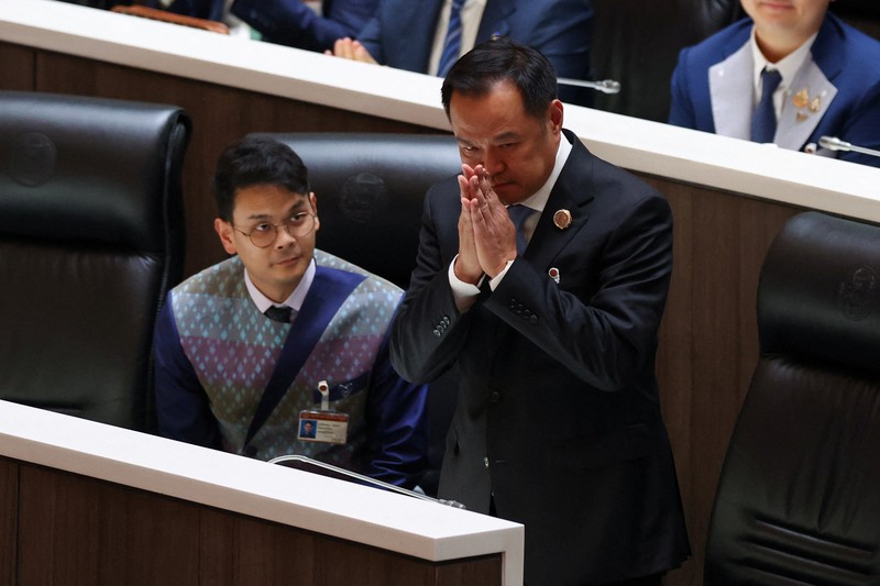 Anutin Charnvirakul usai terpilih sebagai Perdana Menteri (PM) baru Thailand oleh Mahkamah Konstitusi karena pelanggaran etika, di Bangkok, Thailand, Jumat (5/9/2025). (REUTERS/Chalinee Thirasupa) Anutin Charnvirakul usai terpilih sebagai Perdana Menteri (PM) baru Thailand oleh Mahkamah Konstitusi karena pelanggaran etika, di Bangkok, Thailand, Jumat (5/9/2025). (REUTERS/Chalinee Thirasupa)