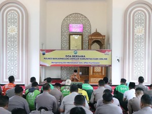 Pengemudi Ojol Doa Bersama untuk Affan Kurniawan di Polres Banjarnegara