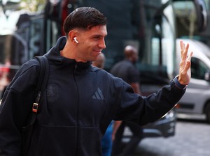Gagal Pindah ke MU, Emi Martinez Baik-baik Saja Kok