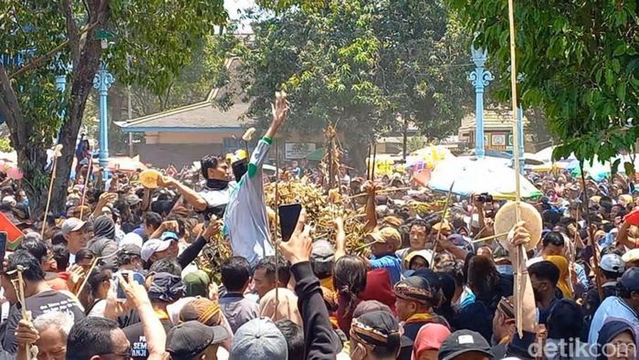 Grebeg Maulid di Yogya Grebeg Maulid di Yogya