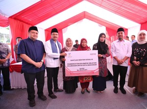Mensos Resmikan 20 Unit Bantuan Rumah Knockdown di Makassar