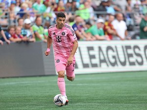 Ludahi Staf Pelatih Sounders, Luis Suarez Minta Maaf