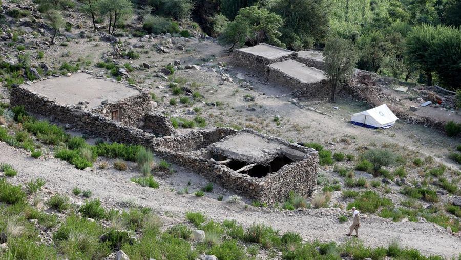 Pasca gempa bumi mematikan di Desa Masud di Distrik Nurgal, Provinsi Kunar, Afghanistan, Kamis (4/9/2025). (REUTERS/Sayed Hassib)