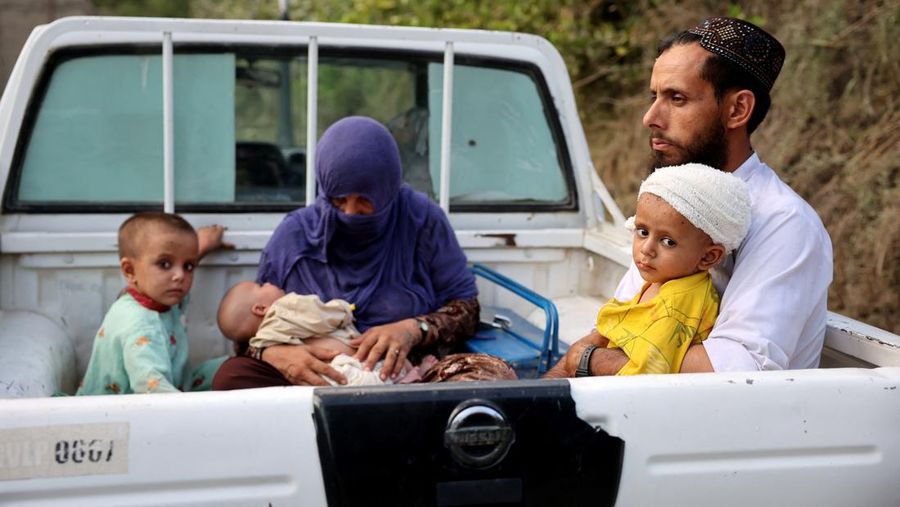 Pasca gempa bumi mematikan di Desa Masud di Distrik Nurgal, Provinsi Kunar, Afghanistan, Kamis (4/9/2025). (REUTERS/Sayed Hassib)