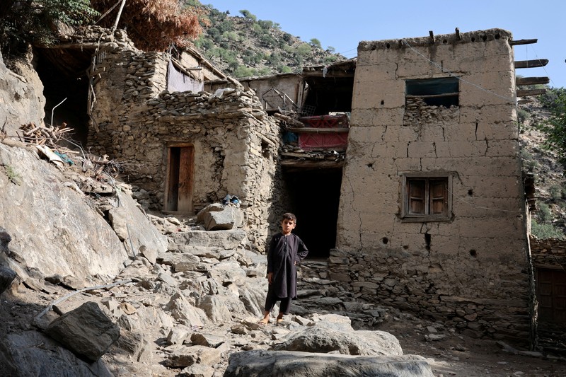 Pasca gempa bumi mematikan di Desa Masud di Distrik Nurgal, Provinsi Kunar, Afghanistan, Kamis (4/9/2025). (REUTERS/Sayed Hassib)