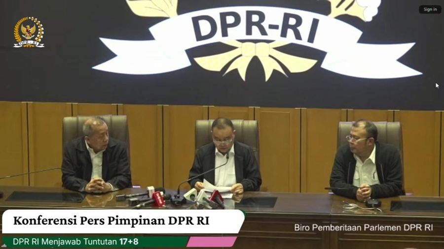Pimpinan DPR RI menjawab 17 + 8 tuntutan rakyat di Gedung DPR RI, Jakarta, pada Jumat (5/9) malam.