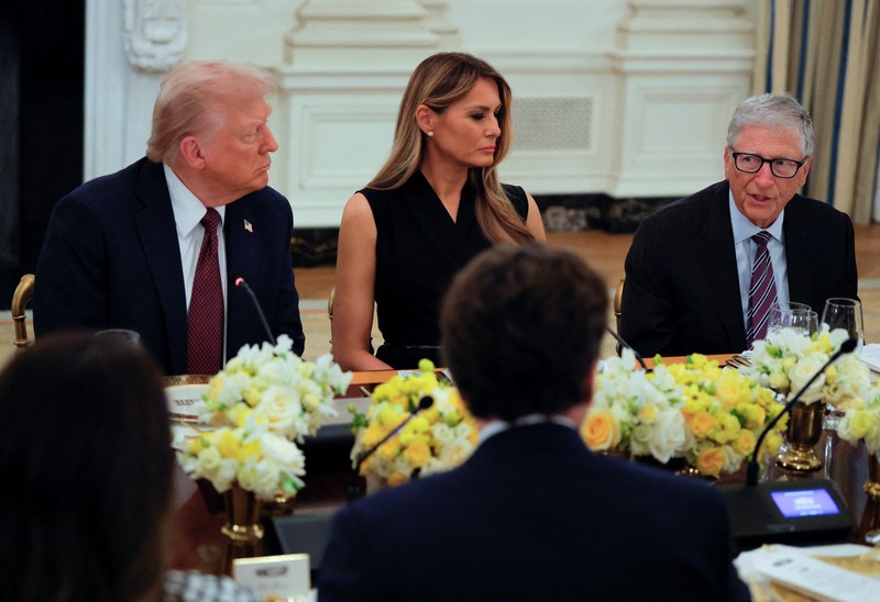 Presiden AS Donald Trump menyelenggarakan jamuan makan malam pribadi untuk para pemimpin teknologi dan bisnis di Ruang Makan Negara, Gedung Putih, Washington, D.C., AS, Kamis (4/9/2025). (REUTERS/Brian Snyder)