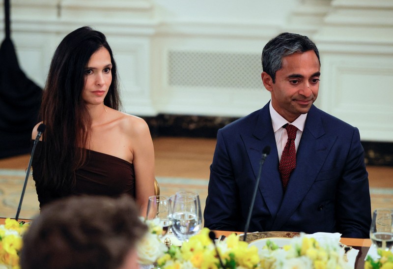 Presiden AS Donald Trump menyelenggarakan jamuan makan malam pribadi untuk para pemimpin teknologi dan bisnis di Ruang Makan Negara, Gedung Putih, Washington, D.C., AS, Kamis (4/9/2025). (REUTERS/Brian Snyder)