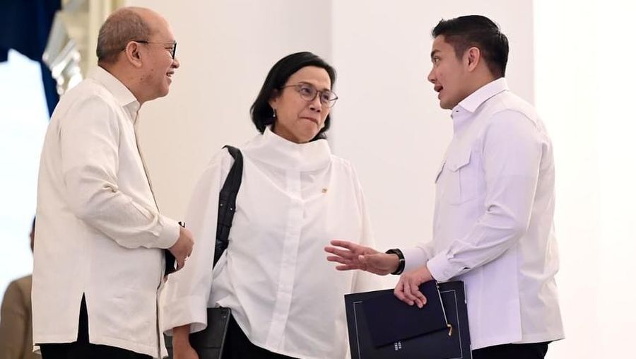 Presiden Prabowo Subianto mengundang Menteri Keuangan Sri Mulyani rapat terbatas di Istana Merdeka, Jakarta, Kamis (4/9/2025). (Instagram/smindrawati)