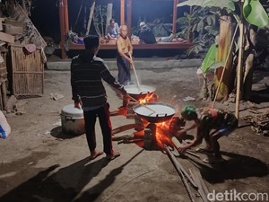 Tradisi Pembuatan Minyak Seribu Hajat, Obat Tradisional Hanya Dibuat Saat Maulid