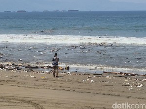 Pemandangan Tak Sedap di Pantai RTH Citepus Palabuhanratu