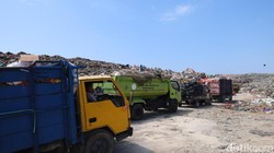 Sopir Truk Sampah Bersiap Cari Pekerjaan Lain