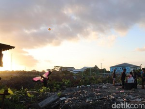 Lahir dan Tumbuh di Antara Sampah
