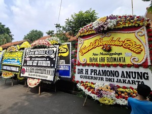 Video: Suasana Rumah Duka Eks Stafsus Jokowi Arif Budimanta