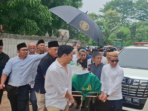 Arif Budimanta Dimakamkan di TPU Layur Rawamangun, Bahlil Angkat Keranda