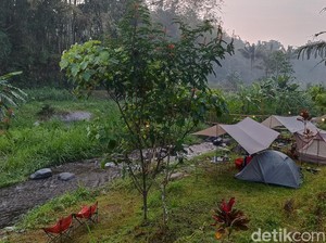 Camping di Blitar: Menyatu dengan Alam di Pinggir Kali Desa Slumbung