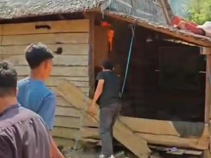 Rumah Ortu Pelaku Pembunuhan Bocah di Koltim Dibakar