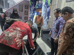 Wanita Bercadar Selundupkan Sabu Dalam Sarung Tangan ke Rutan Kelas IIA Palu