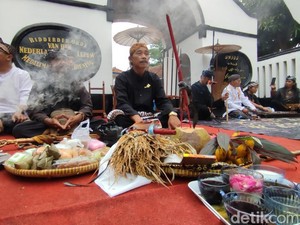 Dari Nyangku hingga Jamasan, Ragam Tradisi Bulan Rabiul Awal di Ciamis