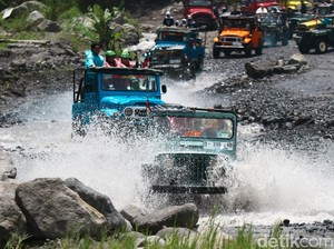 Long Weekend, Ribuan Wisatawan Serbu Jip Merapi