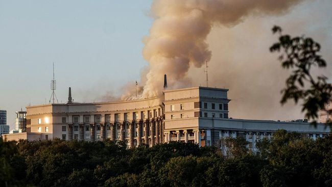 Rusia Serang Ukraina, Gedung Pemerintah Terbakar-Bayi Tewas