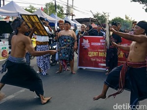 Meriahnya Kirab Pusaka Suku Sasak di Desa Rumbuk Lombok Timur